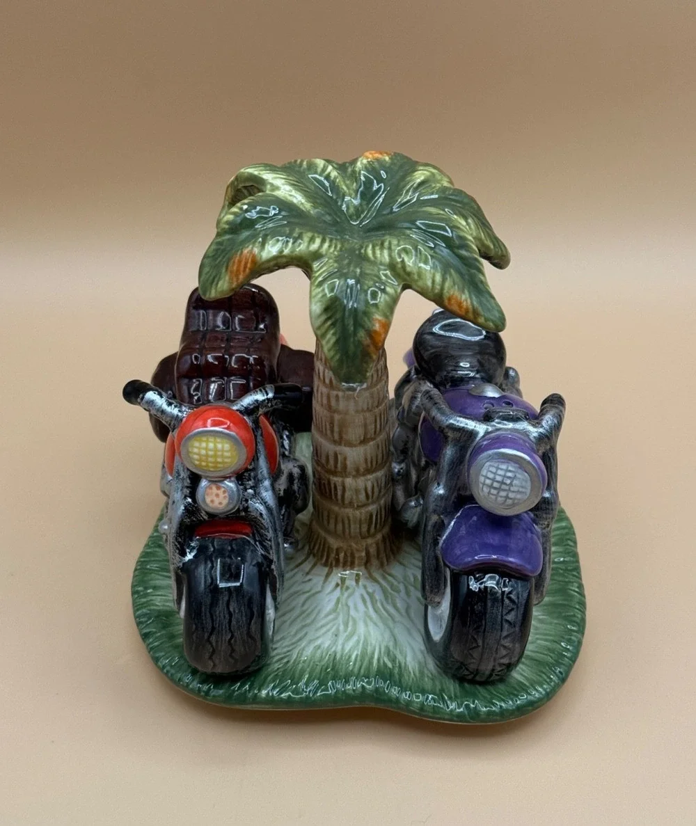 🏍️ Harley Davidson Motorcycle Salt & Pepper Shakers Palm Tree Holder